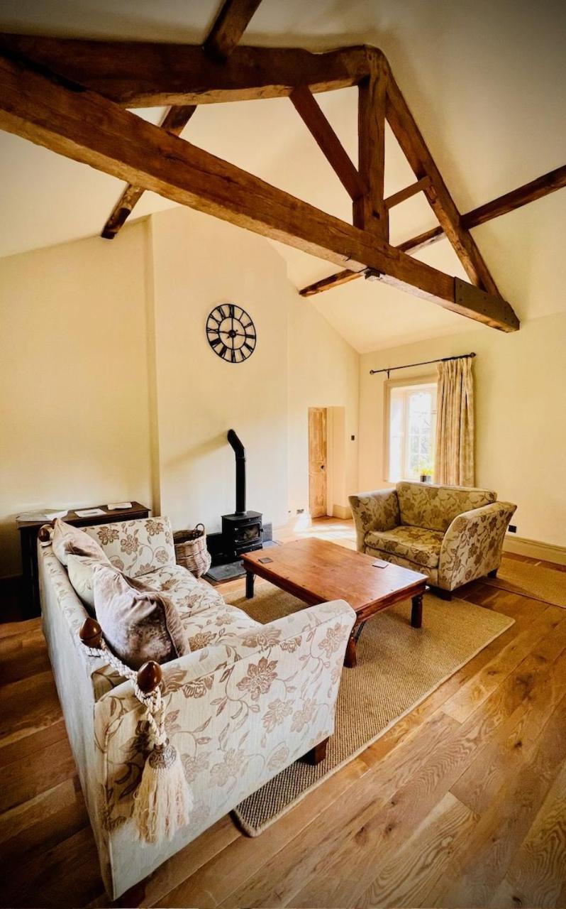 Apartment At Llanerchydol Hall 웰시풀 외부 사진