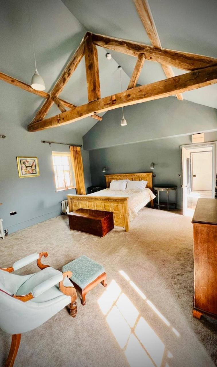 Apartment At Llanerchydol Hall 웰시풀 외부 사진