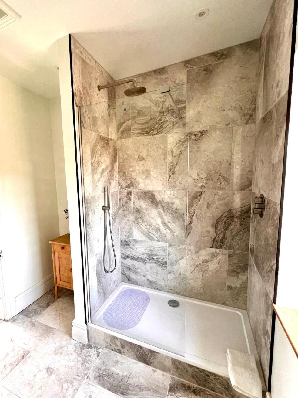 Apartment At Llanerchydol Hall 웰시풀 외부 사진
